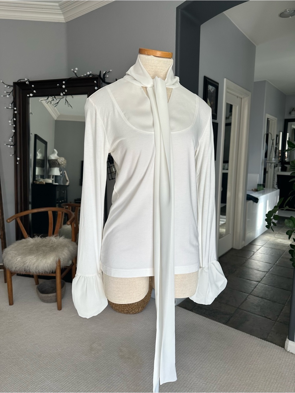 CAbi Bow-Neck and Puff Sleeves Long Sleeve Blouse size medium - Picture 3 of 17
